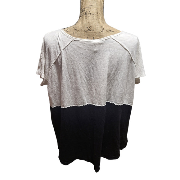 TP short sleeve black and white top, size xs - Picture 2 of 6